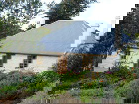 Dingley Dell Cottage - Sunshine Coast Guide 0