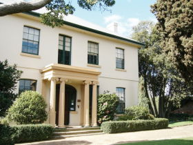Franklin House - Sunshine Coast Guide 0