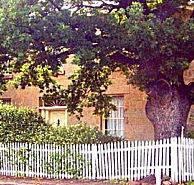 Oak Lodge - Sunshine Coast Guide