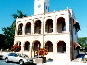 Mackay Town Hall - Sunshine Coast Guide 0