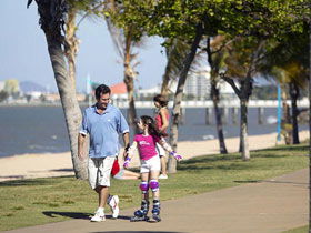 The Strand - Sunshine Coast Guide 0