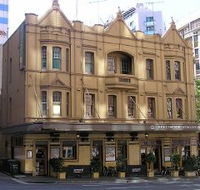 Crown Hotel - Sunshine Coast Guide