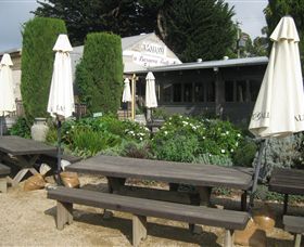 T'Gallant Winemakers - Sunshine Coast Guide 1