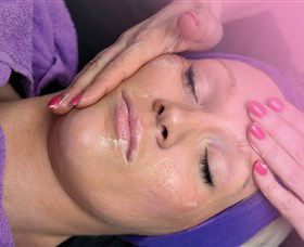 Club MMM! Day Spa - Sunshine Coast Guide 3