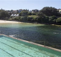 Clovelly Beach - Sunshine Coast Guide