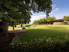 Howard Vineyard - Sunshine Coast Guide 2