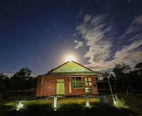 Copperfield Store, Chimney And Cemetery - Sunshine Coast Guide 1