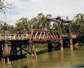 Swan Hill - Murray River Road Bridge - Sunshine Coast Guide 0