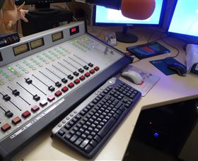 Peak Hill FM Community Radio Station - Sunshine Coast Guide 0