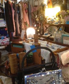 Mountain Blue Vintage Linen - Sunshine Coast Guide 6