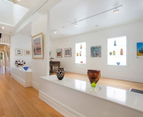 Lost Bear Gallery - Sunshine Coast Guide 1
