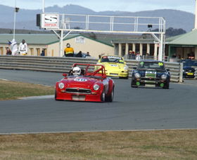 Wakefield Park Motor Racing Circuit - Sunshine Coast Guide 0