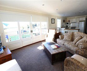 Keith Tulloch Wine - Sunshine Coast Guide 3