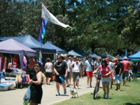 Broadbeach Art And Craft Markets - Sunshine Coast Guide 0