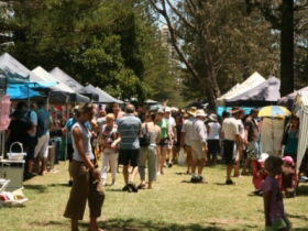 Broadbeach Art And Craft Markets - Sunshine Coast Guide 1