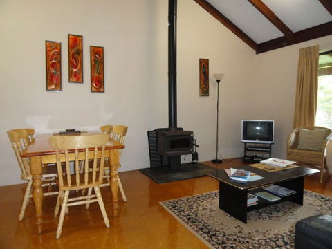 Tinglewood Cabins - Sunshine Coast Guide 0