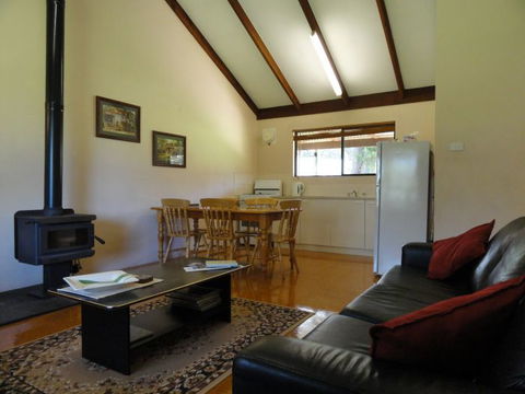 Tinglewood Cabins - Sunshine Coast Guide 1