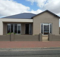 Stansbury Beach House - Sunshine Coast Guide