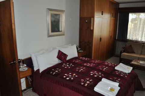Sages Haus Bed And Breakfast - Sunshine Coast Guide 4