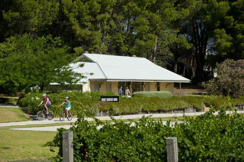 Tour De Vines - Sunshine Coast Guide 1