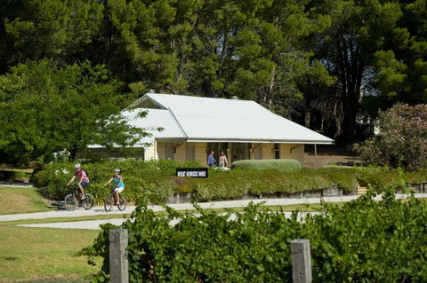 Tour De Vines - Sunshine Coast Guide 4