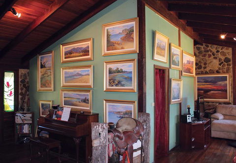 Rossiters’ Paintings - Sunshine Coast Guide 2
