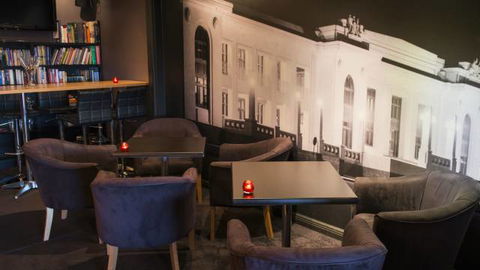 Polit Bar - Sunshine Coast Guide 0