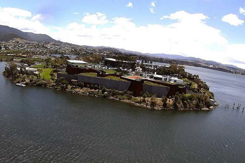 MONA Helicopter Transfer - Sunshine Coast Guide 1