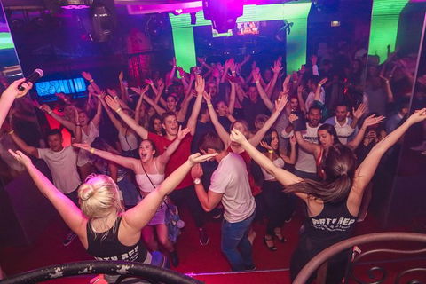 THE HANGOVER CRAWL - CLUB CRAWL SURFERS PARADISE - NIGHTLIFE - CLUBBING - Sunshine Coast Guide 1