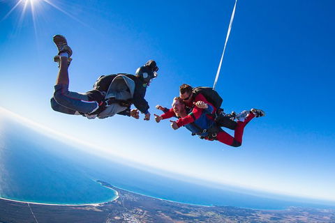 Byron Bay Tandem Sky Dive - Sunshine Coast Guide 5