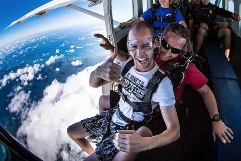 Byron Bay Tandem Sky Dive - Sunshine Coast Guide 6