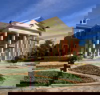 Embassy Drive - Sunshine Coast Guide
