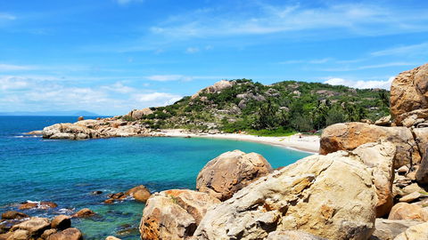 Horseshoe Bay - Bowen - Sunshine Coast Guide 1