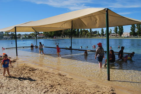 Millicent Swimming Lake - Sunshine Coast Guide 2