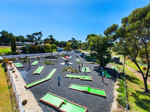 Naracoorte Mini Golf - Sunshine Coast Guide 1