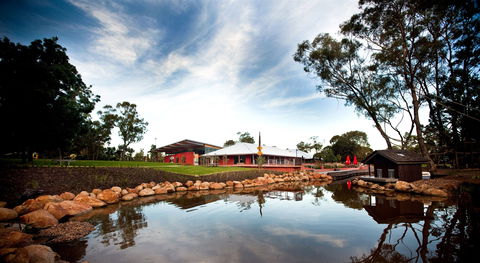 Savannah Visitor Plaza, Taronga Western Plains Zoo Dubbo - Sunshine Coast Guide 0