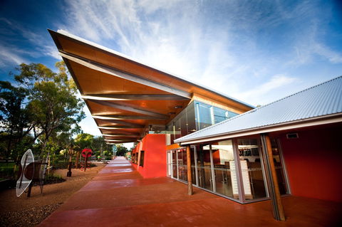 Savannah Visitor Plaza, Taronga Western Plains Zoo Dubbo - Sunshine Coast Guide 1