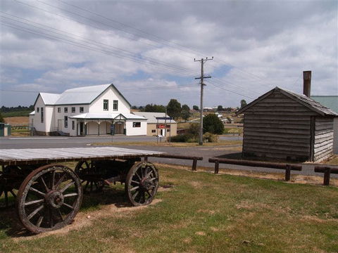 Waratah - Sunshine Coast Guide 1