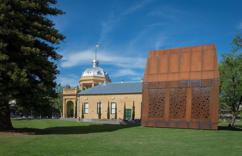Bendigo Soldiers Memorial Institute Military Museum - Sunshine Coast Guide 0