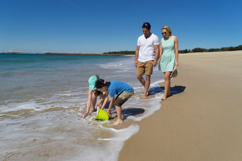 Blacksmiths Beach - Sunshine Coast Guide 0