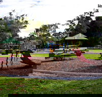 Cascade Gardens - Sunshine Coast Guide