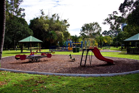 Cascade Gardens - Sunshine Coast Guide 0