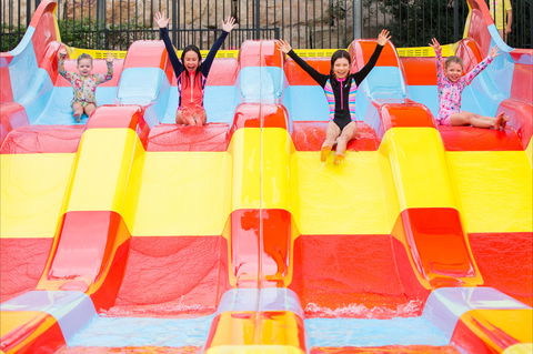 Raging Waters Sydney - Sunshine Coast Guide 1