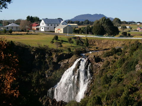 Waratah Falls - Sunshine Coast Guide 0