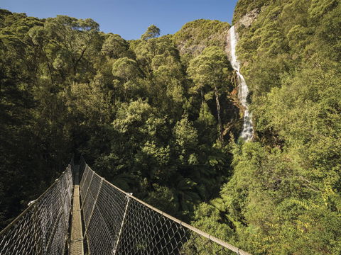Montezuma Falls - Sunshine Coast Guide 1
