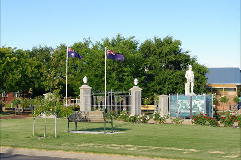 WW1 Memorial Park - Sunshine Coast Guide 1