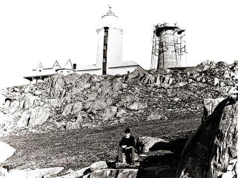 Low Head Lighthouse - Sunshine Coast Guide 1