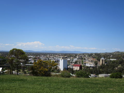 Heritage Sculptures At Pensioners Hill Lookout - Sunshine Coast Guide 2