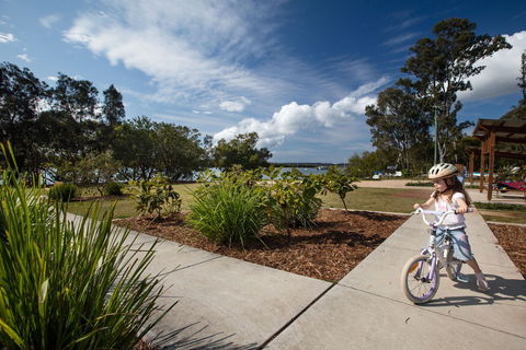 Russell Island (Canaipa) - Sunshine Coast Guide 1