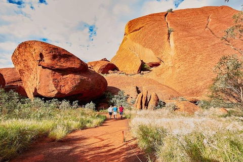 Explore Uluru: 7 Hours Guide Tour At Sunrise With Light Breakfast - Sunshine Coast Guide 2
